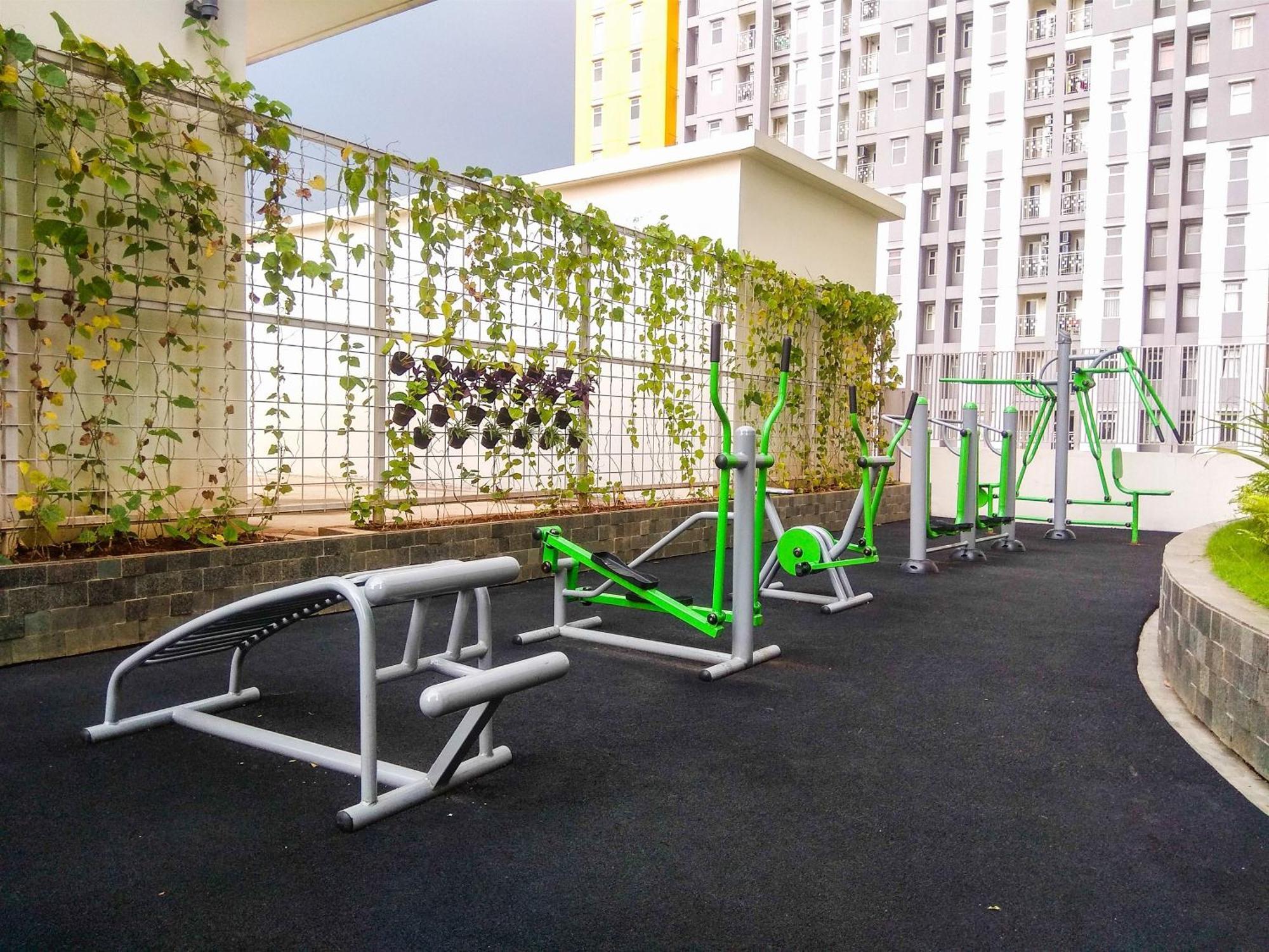 Elegant And Simply Springlake Summarecon By Travelio Apartemen Bekasi